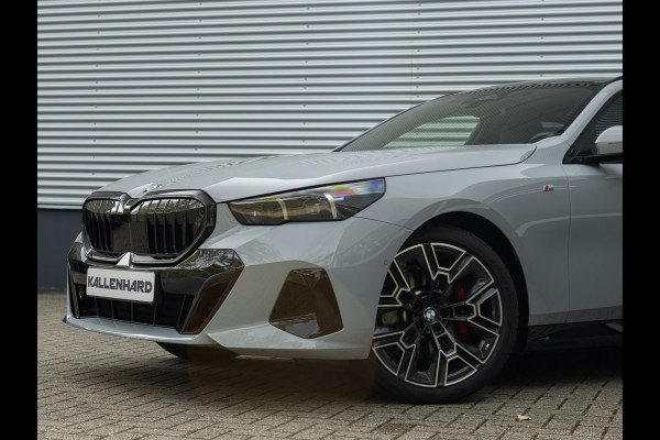 BMW 5 Serie Touring 520d xDrive - M-Sport Pro - Pano - Trekhaak - ACC - Harman Kardon