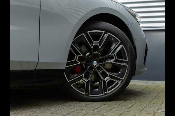 BMW 5 Serie Touring 520d xDrive - M-Sport Pro - Pano - Trekhaak - ACC - Harman Kardon
