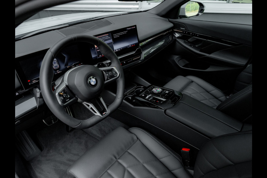 BMW 5 Serie Touring 520d xDrive - M-Sport Pro - Pano - Trekhaak - ACC - Harman Kardon