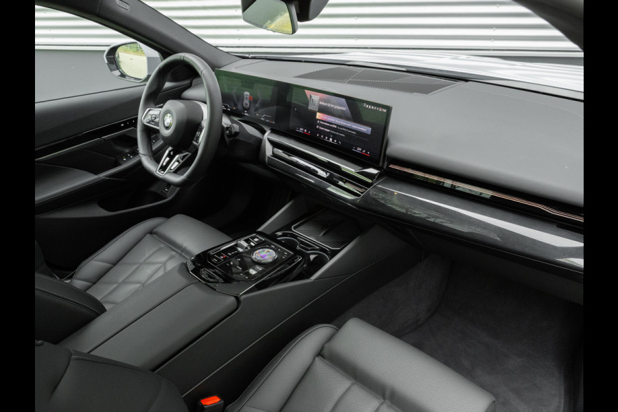 BMW 5 Serie Touring 520d xDrive - M-Sport Pro - Pano - Trekhaak - ACC - Harman Kardon