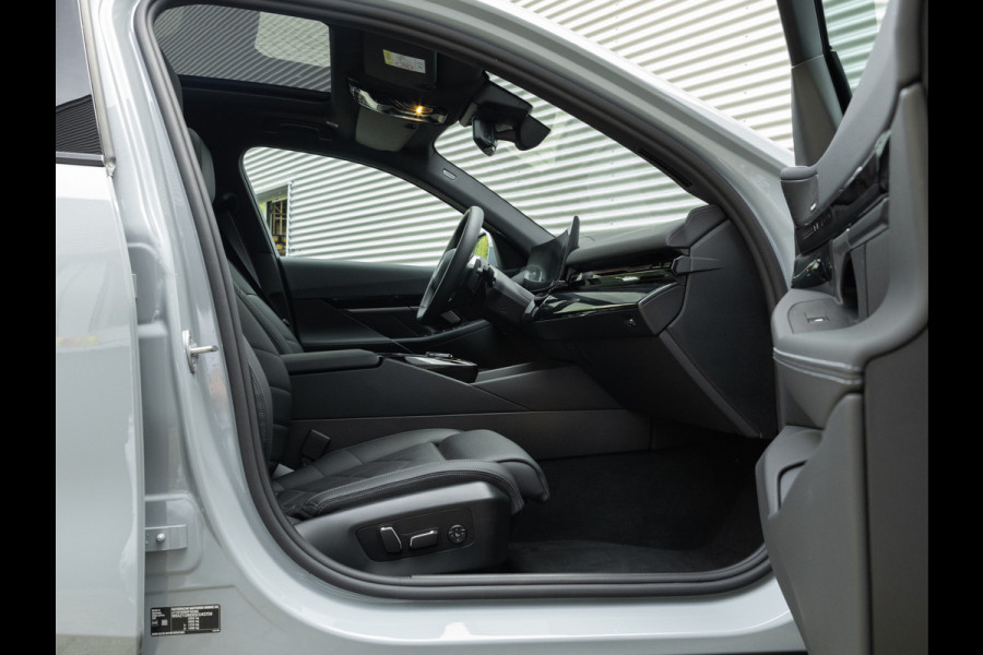 BMW 5 Serie Touring 520d xDrive - M-Sport Pro - Pano - Trekhaak - ACC - Harman Kardon