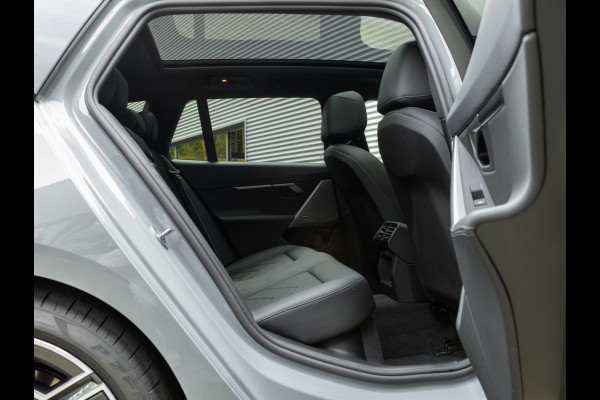 BMW 5 Serie Touring 520d xDrive - M-Sport Pro - Pano - Trekhaak - ACC - Harman Kardon