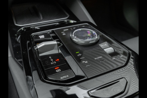 BMW 5 Serie Touring 520d xDrive - M-Sport Pro - Pano - Trekhaak - ACC - Harman Kardon