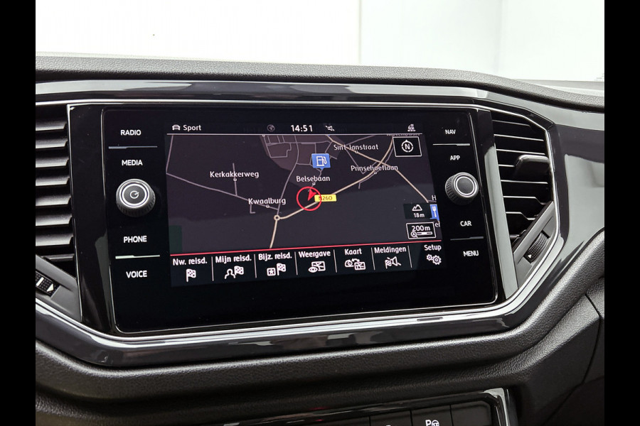 Volkswagen T-Roc 2.0 TSI 4Motion Sport R-line VOL!! | 191PK | PANO | Beats | Dig Dash | Carplay | StuurStoel verW | Add CC | Clima