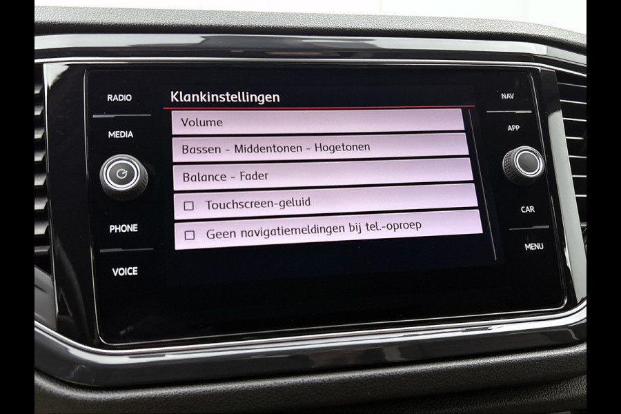 Volkswagen T-Roc 2.0 TSI 4Motion Sport R-line VOL!! | 191PK | PANO | Beats | Dig Dash | Carplay | StuurStoel verW | Add CC | Clima