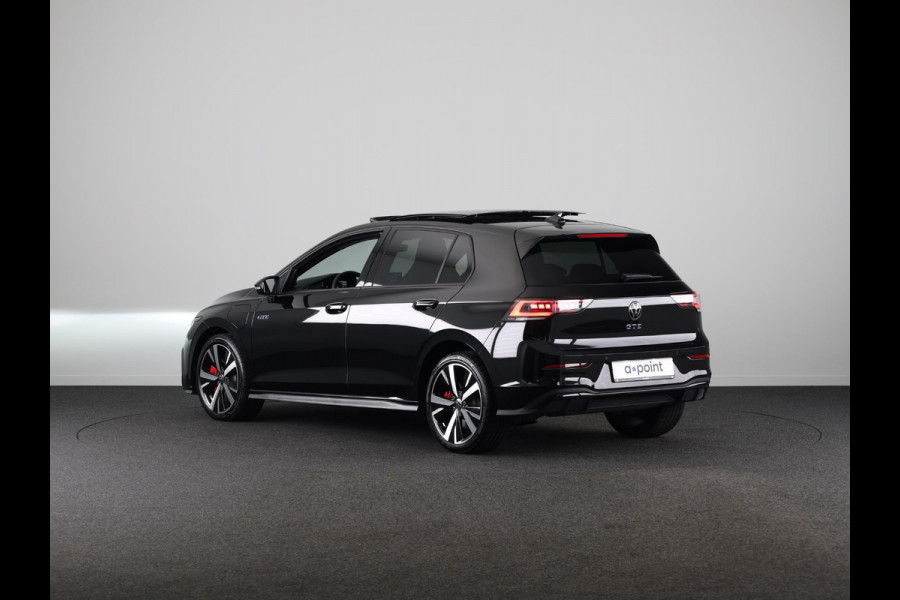 Volkswagen Golf 1.5 eHybrid GTE 272 pk Automaat (DSG) | Navigatie | Panoramadak | Elektr. trekhaak | Parkeersensoren | Rondomzicht camera | Stoelverwarming |