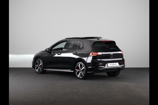Volkswagen Golf 1.5 eHybrid GTE 272 pk Automaat (DSG) | Navigatie | Panoramadak | Elektr. trekhaak | Parkeersensoren | Rondomzicht camera | Stoelverwarming |