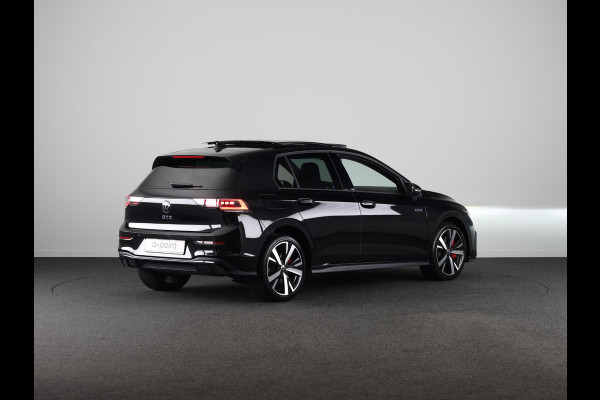 Volkswagen Golf 1.5 eHybrid GTE 272 pk Automaat (DSG) | Navigatie | Panoramadak | Elektr. trekhaak | Parkeersensoren | Rondomzicht camera | Stoelverwarming |