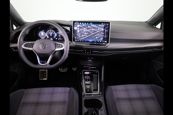 Volkswagen Golf 1.5 eHybrid GTE 272 pk Automaat (DSG) | Navigatie | Panoramadak | Elektr. trekhaak | Parkeersensoren | Rondomzicht camera | Stoelverwarming |