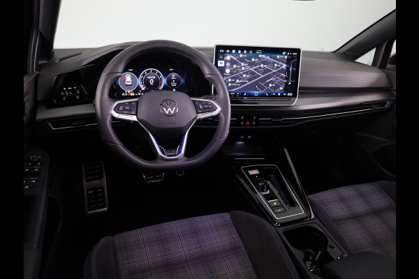 Volkswagen Golf 1.5 eHybrid GTE 272 pk Automaat (DSG) | Navigatie | Panoramadak | Elektr. trekhaak | Parkeersensoren | Rondomzicht camera | Stoelverwarming |