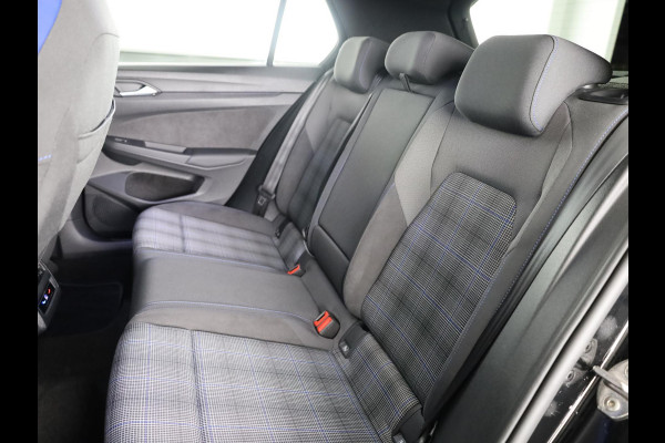 Volkswagen Golf 1.5 eHybrid GTE 272 pk Automaat (DSG) | Navigatie | Panoramadak | Elektr. trekhaak | Parkeersensoren | Rondomzicht camera | Stoelverwarming |