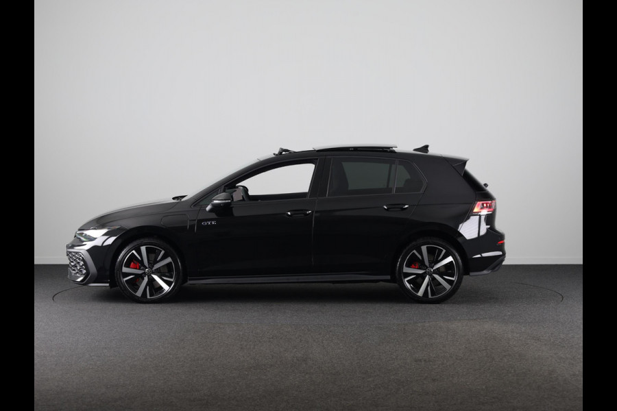 Volkswagen Golf 1.5 eHybrid GTE 272 pk Automaat (DSG) | Navigatie | Panoramadak | Elektr. trekhaak | Parkeersensoren | Rondomzicht camera | Stoelverwarming |