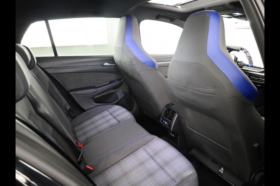 Volkswagen Golf 1.5 eHybrid GTE 272 pk Automaat (DSG) | Navigatie | Panoramadak | Elektr. trekhaak | Parkeersensoren | Rondomzicht camera | Stoelverwarming |