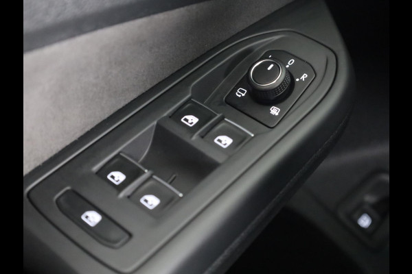 Volkswagen Golf 1.5 eHybrid GTE 272 pk Automaat (DSG) | Navigatie | Panoramadak | Elektr. trekhaak | Parkeersensoren | Rondomzicht camera | Stoelverwarming |