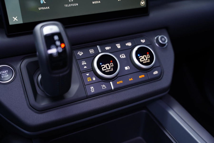 Land Rover Defender P 300 E 110 URBAN NIEUW MODELJAAR 2026
