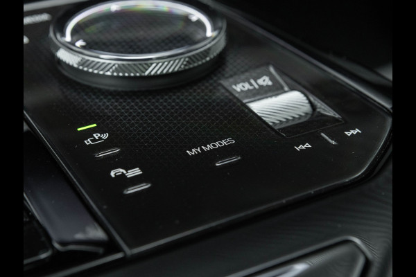 BMW 5 Serie 530e M-Sport - Driving Ass Plus - Camera - Stoelverwarming - Adaptive LED