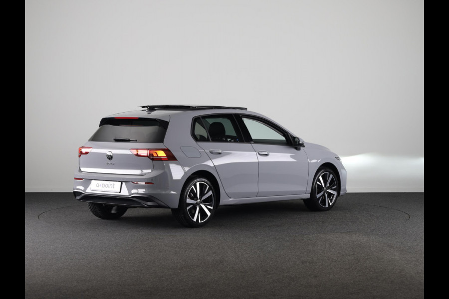 Volkswagen Golf 1.5 eTSI Life Edition 116 pk Automaat (DSG) | Verlengde garantie | Navigatie | Panoramadak | Parkeersensoren | Achteruitrijcamera | Stoelverwarming |