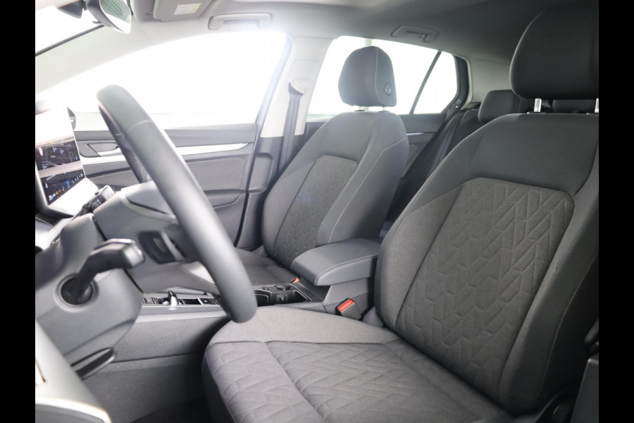 Volkswagen Golf 1.5 eTSI Life Edition 116 pk Automaat (DSG) | Verlengde garantie | Navigatie | Panoramadak | Parkeersensoren | Achteruitrijcamera | Stoelverwarming |