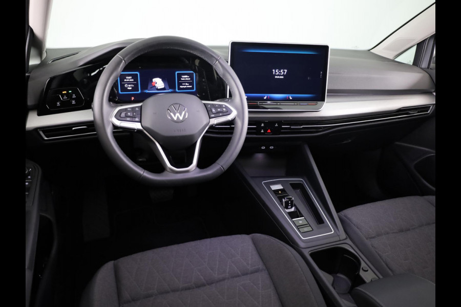 Volkswagen Golf 1.5 eTSI Life Edition 116 pk Automaat (DSG) | Verlengde garantie | Navigatie | Panoramadak | Parkeersensoren | Achteruitrijcamera | Stoelverwarming |