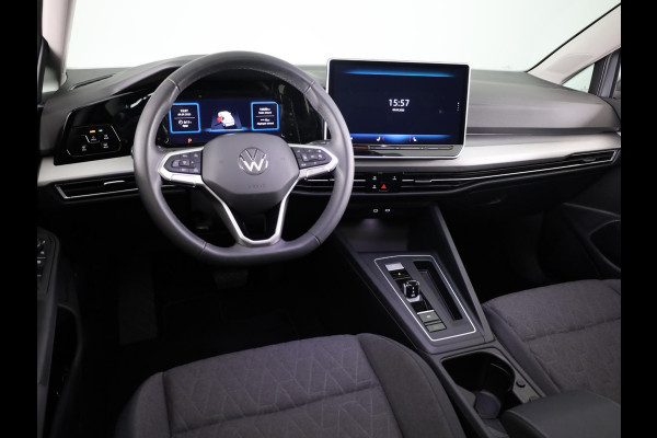 Volkswagen Golf 1.5 eTSI Life Edition 116 pk Automaat (DSG) | Verlengde garantie | Navigatie | Panoramadak | Parkeersensoren | Achteruitrijcamera | Stoelverwarming |