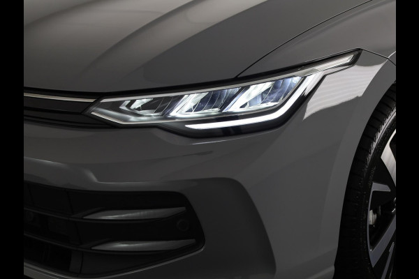 Volkswagen Golf 1.5 eTSI Life Edition 116 pk Automaat (DSG) | Verlengde garantie | Navigatie | Panoramadak | Parkeersensoren | Achteruitrijcamera | Stoelverwarming |
