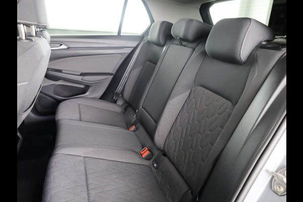 Volkswagen Golf 1.5 eTSI Life Edition 116 pk Automaat (DSG) | Verlengde garantie | Navigatie | Panoramadak | Parkeersensoren | Achteruitrijcamera | Stoelverwarming |