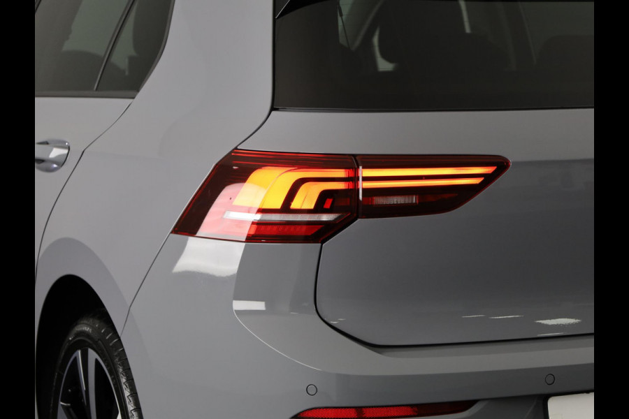 Volkswagen Golf 1.5 eTSI Life Edition 116 pk Automaat (DSG) | Verlengde garantie | Navigatie | Panoramadak | Parkeersensoren | Achteruitrijcamera | Stoelverwarming |