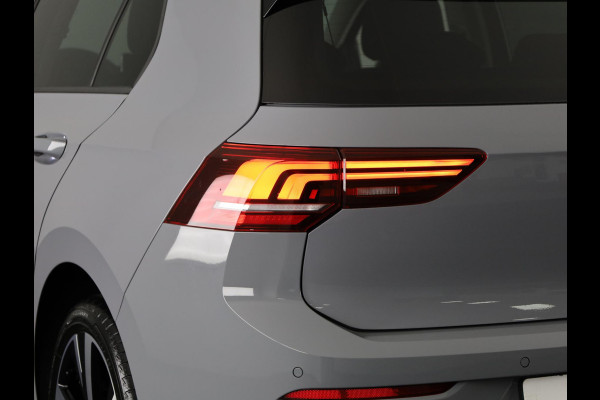 Volkswagen Golf 1.5 eTSI Life Edition 116 pk Automaat (DSG) | Verlengde garantie | Navigatie | Panoramadak | Parkeersensoren | Achteruitrijcamera | Stoelverwarming |