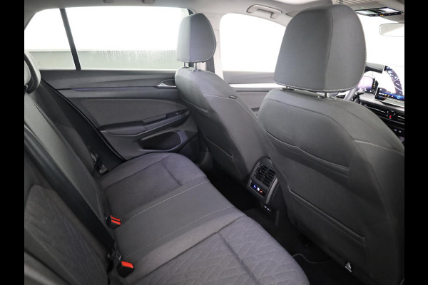 Volkswagen Golf 1.5 eTSI Life Edition 116 pk Automaat (DSG) | Verlengde garantie | Navigatie | Panoramadak | Parkeersensoren | Achteruitrijcamera | Stoelverwarming |