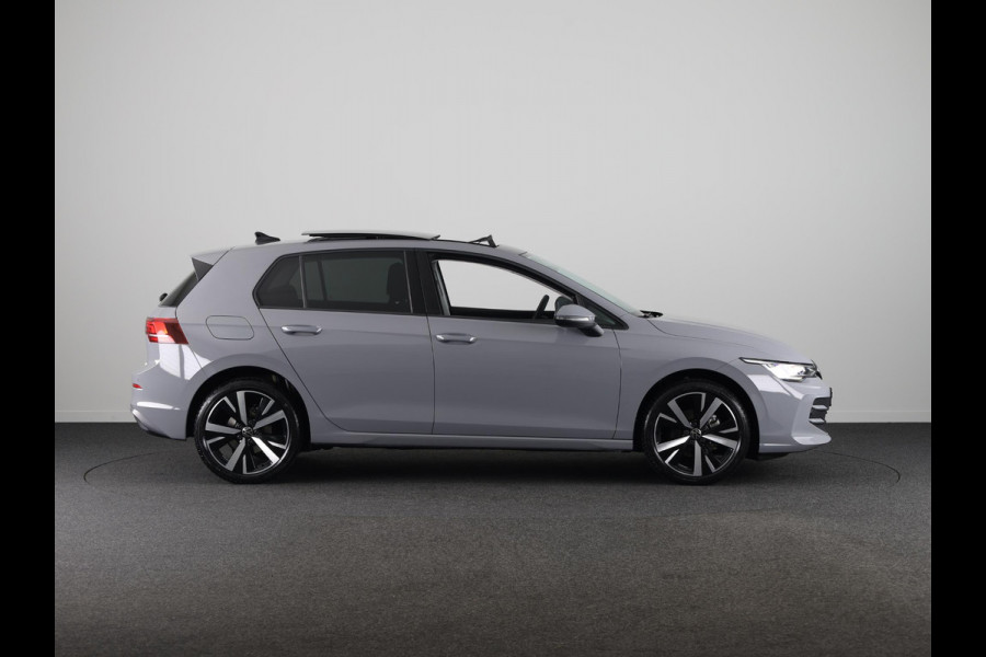 Volkswagen Golf 1.5 eTSI Life Edition 116 pk Automaat (DSG) | Verlengde garantie | Navigatie | Panoramadak | Parkeersensoren | Achteruitrijcamera | Stoelverwarming |