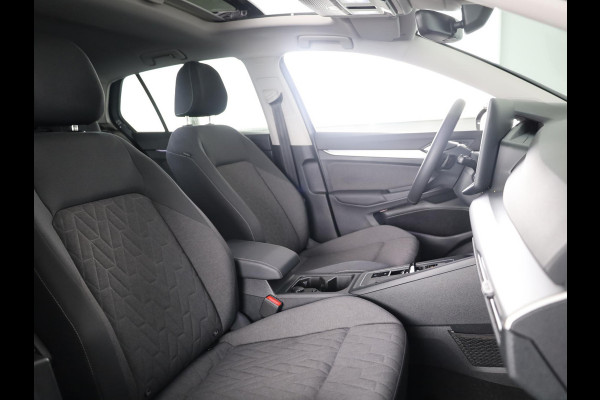 Volkswagen Golf 1.5 eTSI Life Edition 116 pk Automaat (DSG) | Verlengde garantie | Navigatie | Panoramadak | Parkeersensoren | Achteruitrijcamera | Stoelverwarming |