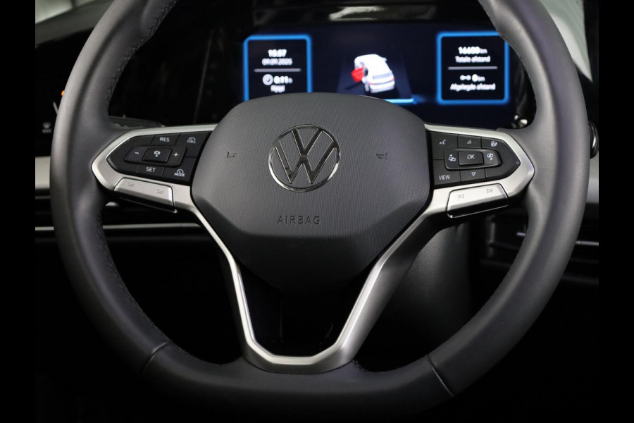 Volkswagen Golf 1.5 eTSI Life Edition 116 pk Automaat (DSG) | Verlengde garantie | Navigatie | Panoramadak | Parkeersensoren | Achteruitrijcamera | Stoelverwarming |