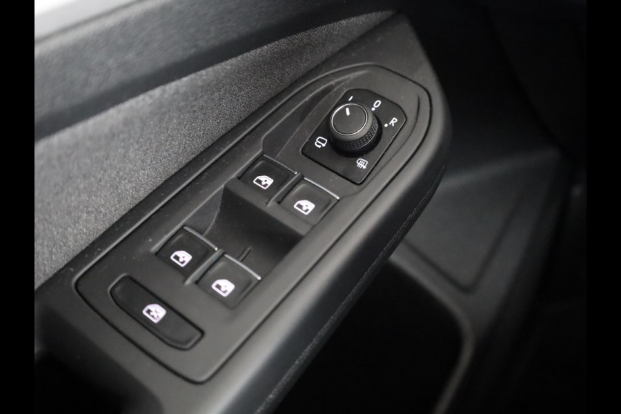 Volkswagen Golf 1.5 eTSI Life Edition 116 pk Automaat (DSG) | Verlengde garantie | Navigatie | Panoramadak | Parkeersensoren | Achteruitrijcamera | Stoelverwarming |
