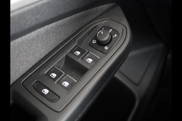 Volkswagen Golf 1.5 eTSI Life Edition 116 pk Automaat (DSG) | Verlengde garantie | Navigatie | Panoramadak | Parkeersensoren | Achteruitrijcamera | Stoelverwarming |