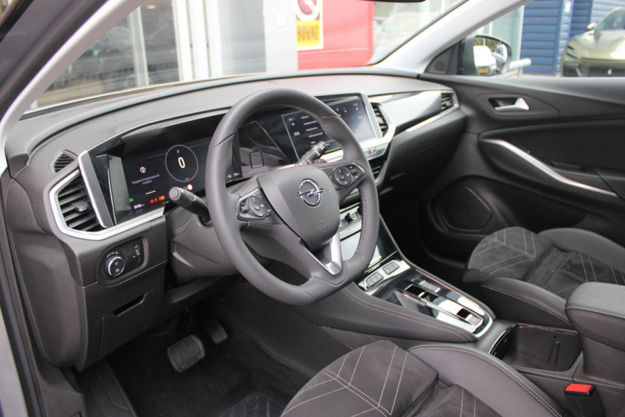 Opel Grandland 1.2 Turbo 130PK AUTOMAAT ULTIMATE | STOEL/STUUR/VOORRUIT VERWARMING | ACHTRERUITRIJ CAMERA | DODEHOEK DETECTIE | ELEKTRISCH BEDIENBARE ACHTERKLEP | FULL LED MATRIX KOPLAMPEN | NAVIGATIE | 19" LICHTMETALEN VELGEN | ALCANTARA BEKLEDING | APPLE CARPLAY/ANDROID AUTO | DRAADLOZE TELEFOONLADER | KEYLESS ENTRY/START | BLACK PACK | ADAPTIVE CRUISE CONTROL | COMFORT STOELEN |