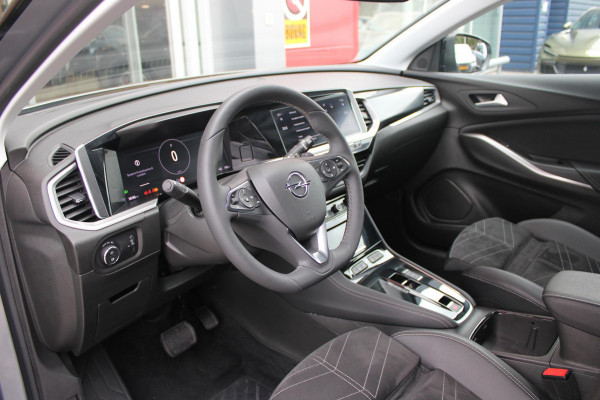 Opel Grandland 1.2 Turbo 130PK AUTOMAAT ULTIMATE | STOEL/STUUR/VOORRUIT VERWARMING | ACHTRERUITRIJ CAMERA | DODEHOEK DETECTIE | ELEKTRISCH BEDIENBARE ACHTERKLEP | FULL LED MATRIX KOPLAMPEN | NAVIGATIE | 19" LICHTMETALEN VELGEN | ALCANTARA BEKLEDING | APPLE CARPLAY/ANDROID AUTO | DRAADLOZE TELEFOONLADER | KEYLESS ENTRY/START | BLACK PACK | ADAPTIVE CRUISE CONTROL | COMFORT STOELEN |