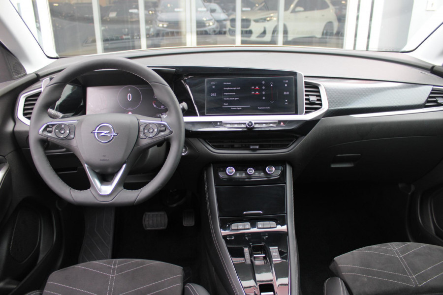Opel Grandland 1.2 Turbo 130PK AUTOMAAT ULTIMATE | STOEL/STUUR/VOORRUIT VERWARMING | ACHTRERUITRIJ CAMERA | DODEHOEK DETECTIE | ELEKTRISCH BEDIENBARE ACHTERKLEP | FULL LED MATRIX KOPLAMPEN | NAVIGATIE | 19" LICHTMETALEN VELGEN | ALCANTARA BEKLEDING | APPLE CARPLAY/ANDROID AUTO | DRAADLOZE TELEFOONLADER | KEYLESS ENTRY/START | BLACK PACK | ADAPTIVE CRUISE CONTROL | COMFORT STOELEN |