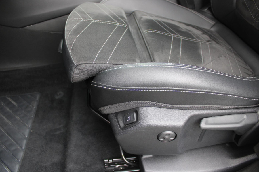 Opel Grandland 1.2 Turbo 130PK AUTOMAAT ULTIMATE | STOEL/STUUR/VOORRUIT VERWARMING | ACHTRERUITRIJ CAMERA | DODEHOEK DETECTIE | ELEKTRISCH BEDIENBARE ACHTERKLEP | FULL LED MATRIX KOPLAMPEN | NAVIGATIE | 19" LICHTMETALEN VELGEN | ALCANTARA BEKLEDING | APPLE CARPLAY/ANDROID AUTO | DRAADLOZE TELEFOONLADER | KEYLESS ENTRY/START | BLACK PACK | ADAPTIVE CRUISE CONTROL | COMFORT STOELEN |
