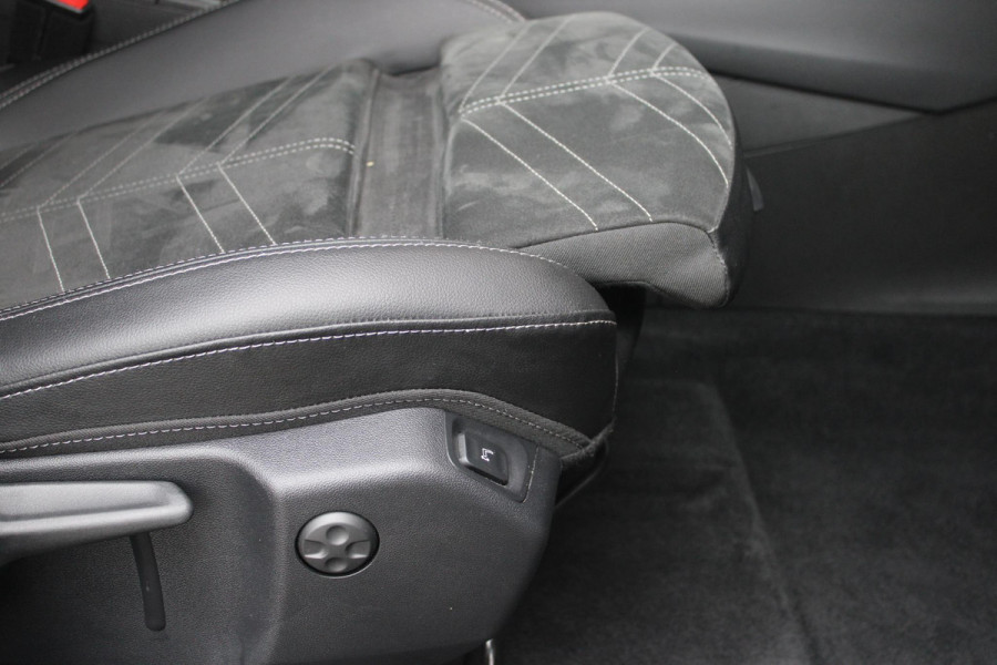 Opel Grandland 1.2 Turbo 130PK AUTOMAAT ULTIMATE | STOEL/STUUR/VOORRUIT VERWARMING | ACHTRERUITRIJ CAMERA | DODEHOEK DETECTIE | ELEKTRISCH BEDIENBARE ACHTERKLEP | FULL LED MATRIX KOPLAMPEN | NAVIGATIE | 19" LICHTMETALEN VELGEN | ALCANTARA BEKLEDING | APPLE CARPLAY/ANDROID AUTO | DRAADLOZE TELEFOONLADER | KEYLESS ENTRY/START | BLACK PACK | ADAPTIVE CRUISE CONTROL | COMFORT STOELEN |