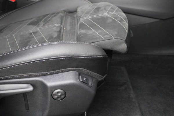 Opel Grandland 1.2 Turbo 130PK AUTOMAAT ULTIMATE | STOEL/STUUR/VOORRUIT VERWARMING | ACHTRERUITRIJ CAMERA | DODEHOEK DETECTIE | ELEKTRISCH BEDIENBARE ACHTERKLEP | FULL LED MATRIX KOPLAMPEN | NAVIGATIE | 19" LICHTMETALEN VELGEN | ALCANTARA BEKLEDING | APPLE CARPLAY/ANDROID AUTO | DRAADLOZE TELEFOONLADER | KEYLESS ENTRY/START | BLACK PACK | ADAPTIVE CRUISE CONTROL | COMFORT STOELEN |