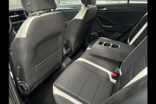 Volkswagen T-Roc 1.5 TSI Sport LED | Trekhaak | Carplay | Camera | Navi | Virtual Cockpit | PDC
