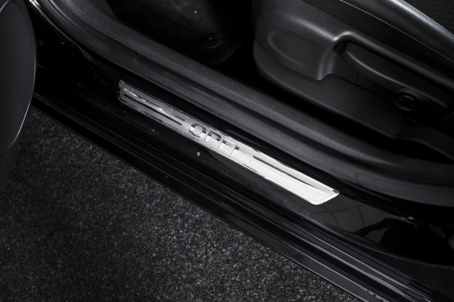 Opel Astra Sports Tourer 1.0 105 PK Business+ | Cruise | PDC | NAV+App. Connect | ECC | 17" LM | Trekhaak |