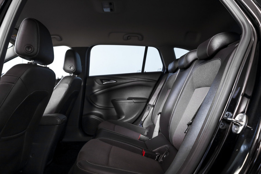 Opel Astra Sports Tourer 1.0 105 PK Business+ | Cruise | PDC | NAV+App. Connect | ECC | 17" LM | Trekhaak |