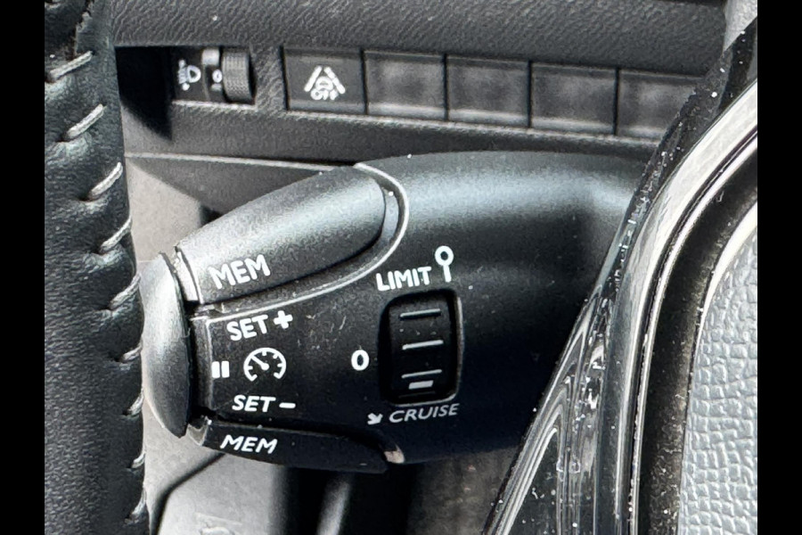 Peugeot 2008 1.2 PureTech Active Cruise control Climate control Achteruitrijcamera Apple/Android Carplay DAB Parkeersensoren V/A