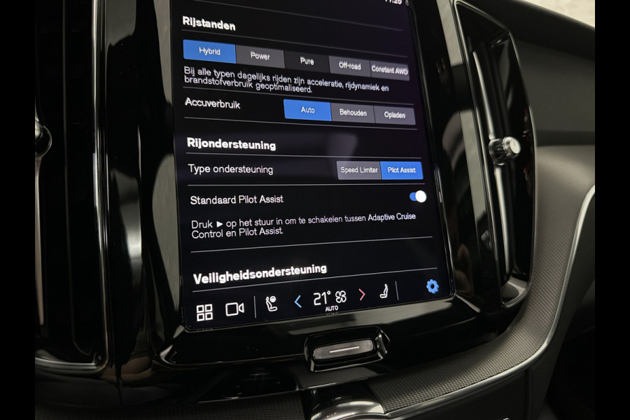 Volvo XC60 T8 AWD Ultimate Dark 455PK | Panorama | R-Design | Pilot-Assist | ACC | Harman-Kardon | Memory | Trekhaak | Sportstoelen | Leder | 21 Inch | Stuur/Stoel/Voorruit-Verwarming | Keyless-Entry | Standkachel | ISO-Glas | Black-Optic | Zwarte Hemel | Draadloos Laden | Carplay | BOVAG Garantie |