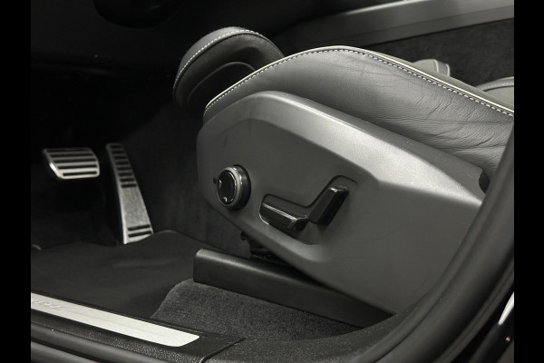 Volvo XC60 T8 AWD Ultimate Dark 455PK | Panorama | R-Design | Pilot-Assist | ACC | Harman-Kardon | Memory | Trekhaak | Sportstoelen | Leder | 21 Inch | Stuur/Stoel/Voorruit-Verwarming | Keyless-Entry | Standkachel | ISO-Glas | Black-Optic | Zwarte Hemel | Draadloos Laden | Carplay | BOVAG Garantie |