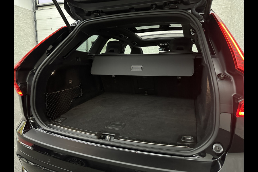 Volvo XC60 T8 AWD Ultimate Dark 455PK | Panorama | R-Design | Pilot-Assist | ACC | Harman-Kardon | Memory | Trekhaak | Sportstoelen | Leder | 21 Inch | Stuur/Stoel/Voorruit-Verwarming | Keyless-Entry | Standkachel | ISO-Glas | Black-Optic | Zwarte Hemel | Draadloos Laden | Carplay | BOVAG Garantie |