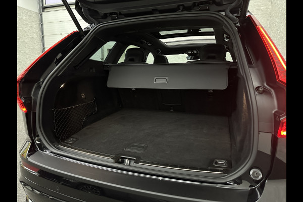 Volvo XC60 T8 AWD Ultimate Dark 455PK | Panorama | R-Design | Pilot-Assist | ACC | Harman-Kardon | Memory | Trekhaak | Sportstoelen | Leder | 21 Inch | Stuur/Stoel/Voorruit-Verwarming | Keyless-Entry | Standkachel | ISO-Glas | Black-Optic | Zwarte Hemel | Draadloos Laden | Carplay | BOVAG Garantie |