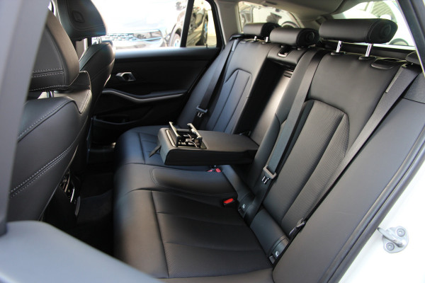 BMW 3 Serie Touring 330e | ACC | Keyless | Camera