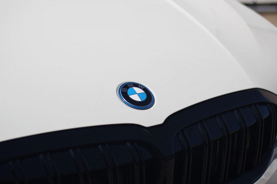 BMW 3 Serie Touring 330e | ACC | Keyless | Camera